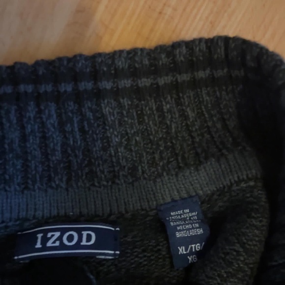 IZOD half button up - Picture 2 of 2